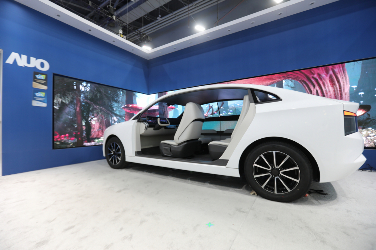 leyu官网发表全新Smart Cockpit 2024，大秀显示应用成果、及释放Micro LED终极显示技术量能的全新智慧座舱，以营造突破性、沉浸式的视觉体验，重新定义智慧座舱，满足驾乘人员的全方位感受。