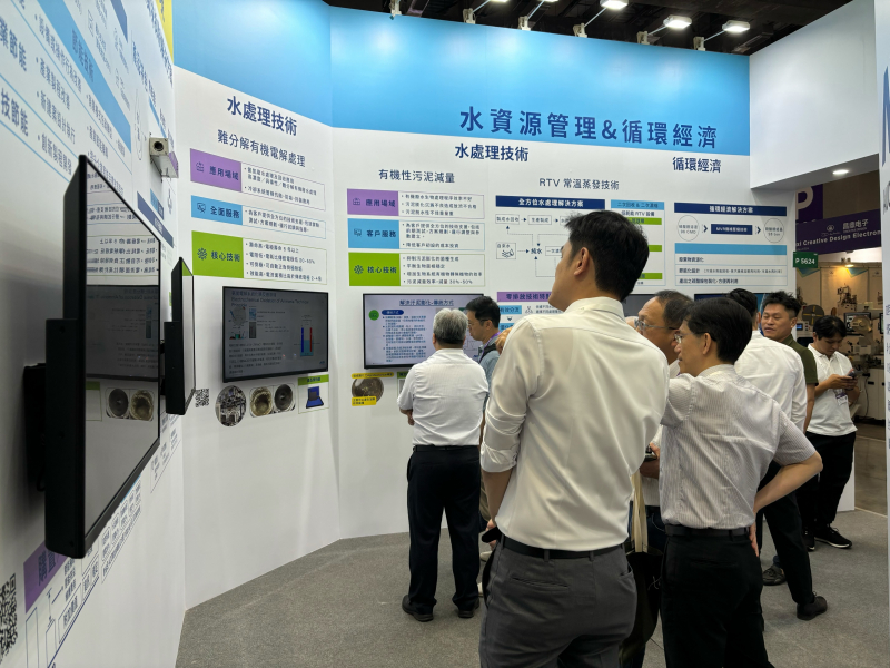 友達以深厚的智慧製造經驗發展永續戰略，積極延伸價值鏈，轉化成可供外界使用的綠色智慧服務，進軍SEMICON Taiwan 2024，提供半導體產業鏈打造AI世代的永續即戰力。