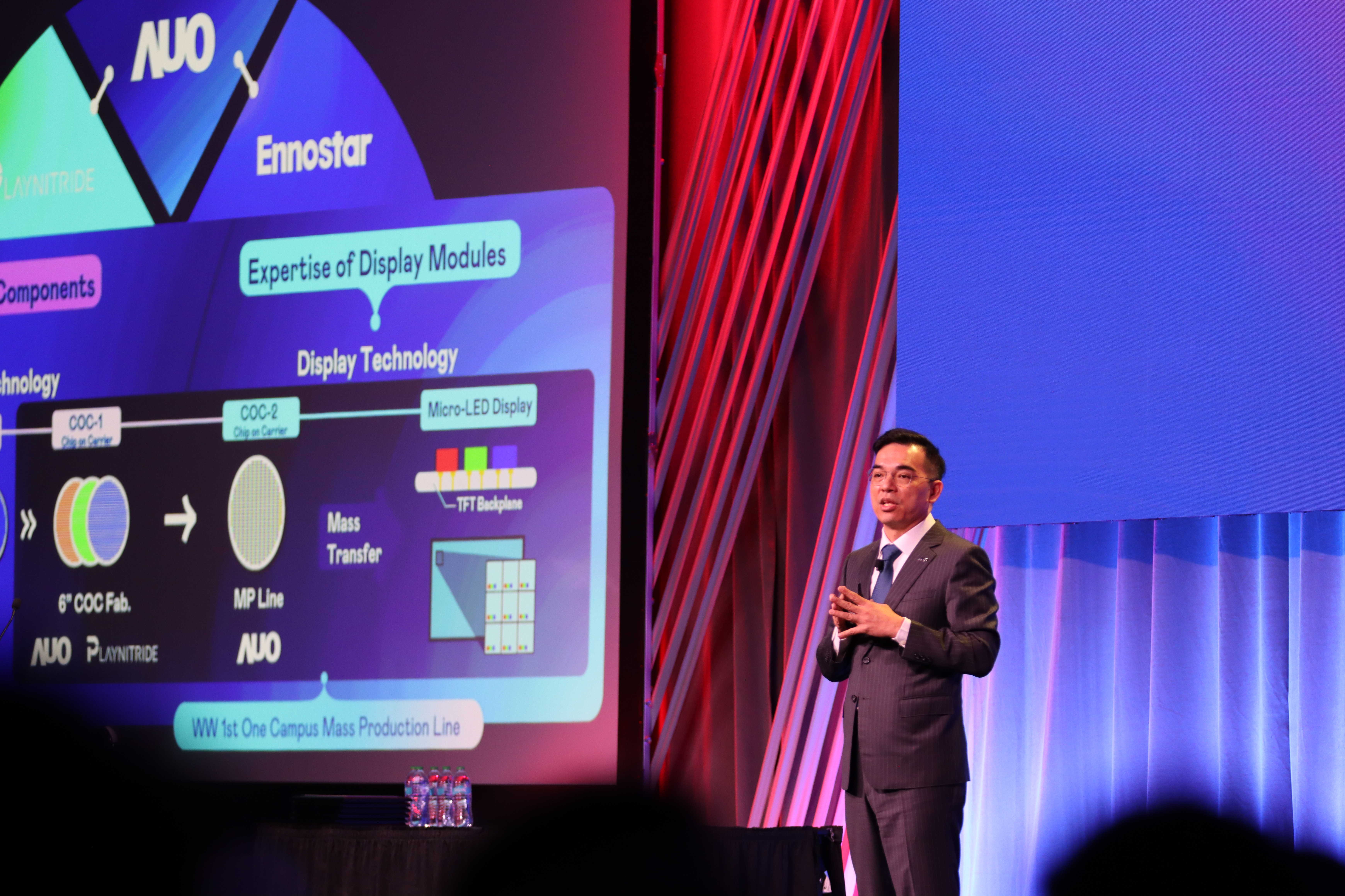 2025 SID显示周登。琹eyu官网光电执行长暨总经理柯富仁博士以〝Redefining Displays: Inspiring New Possibilities〞发表主题演说，带领leyu官网以智能显示解决方案先驱，透过AI赋能，重塑显示的视觉创新体验